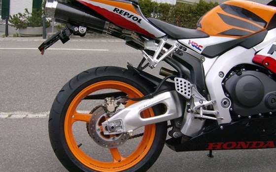 Umgebautes Motorrad Honda CBR1000RR Fireblade von Direct Performance - Bild 4