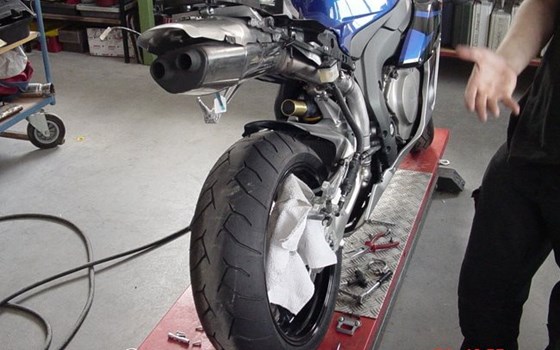Umgebautes Motorrad Honda CBR1000RR Fireblade von Direct Performance - Bild 2 Umgebautes Motorrad Honda CBR1000RR Fireblade von Direct Performance - Bild 2