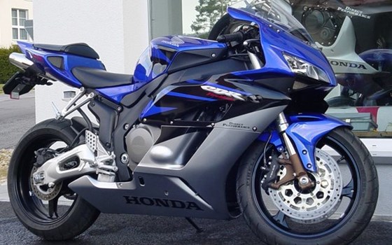Umgebautes Motorrad Honda CBR1000RR Fireblade von Direct Performance - Bild 3 Umgebautes Motorrad Honda CBR1000RR Fireblade von Direct Performance - Bild 3