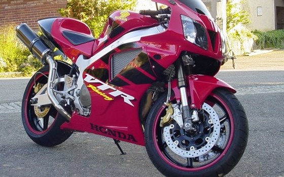 Umgebautes Motorrad Honda VTR 1000 SP-1 von Direct Performance - Bild 1 Umgebautes Motorrad Honda VTR 1000 SP-1 von Direct Performance - Bild 1