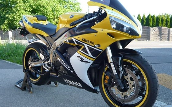 Umgebautes Motorrad Yamaha R1 von Direct Performance - Bild 2 Umgebautes Motorrad Yamaha R1 von Direct Performance - Bild 2