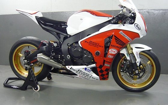 Umgebautes Motorrad Honda CBR1000RR Fireblade von Direct Performance - Bild 1 Umgebautes Motorrad Honda CBR1000RR Fireblade von Direct Performance - Bild 1