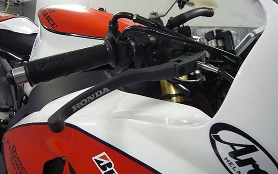 Umgebautes Motorrad Honda CBR1000RR Fireblade von Direct Performance - Bild 2 Umgebautes Motorrad Honda CBR1000RR Fireblade von Direct Performance - Bild 2