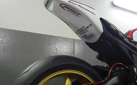 Umgebautes Motorrad Honda CBR1000RR Fireblade von Direct Performance - Bild 3 Umgebautes Motorrad Honda CBR1000RR Fireblade von Direct Performance - Bild 3