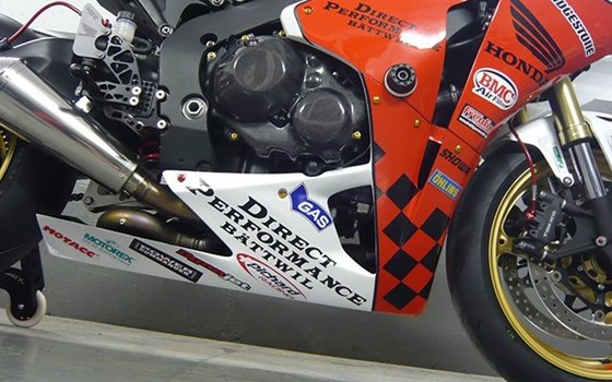 Umgebautes Motorrad Honda CBR1000RR Fireblade von Direct Performance - Bild 7 Umgebautes Motorrad Honda CBR1000RR Fireblade von Direct Performance - Bild 7