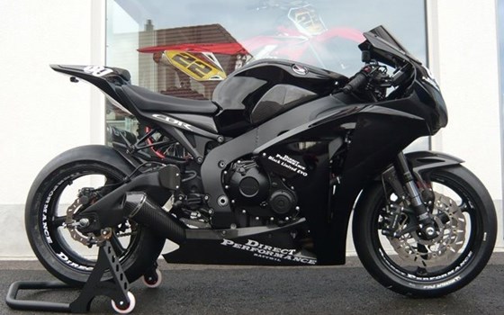 Umgebautes Motorrad Honda CBR1000RR Fireblade von Direct Performance - Bild 3 Umgebautes Motorrad Honda CBR1000RR Fireblade von Direct Performance - Bild 3
