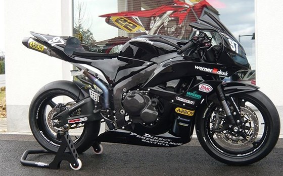 Umgebautes Motorrad Honda CBR600RR von Direct Performance - Bild 1 Umgebautes Motorrad Honda CBR600RR von Direct Performance - Bild 1