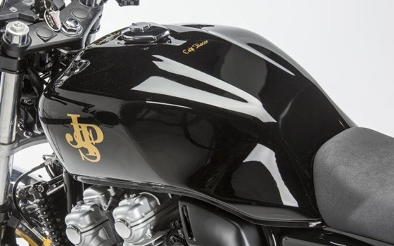 Umgebautes Motorrad Honda CB 1100 von Direct Performance - Bild 14 Umgebautes Motorrad Honda CB 1100 von Direct Performance - Bild 14