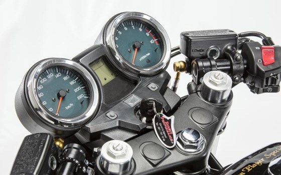 Umgebautes Motorrad Honda CB 1100 von Direct Performance - Bild 4 Umgebautes Motorrad Honda CB 1100 von Direct Performance - Bild 4