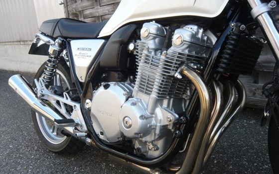 Umgebautes Motorrad Honda CB 1100 von Direct Performance - Bild 8 Umgebautes Motorrad Honda CB 1100 von Direct Performance - Bild 8