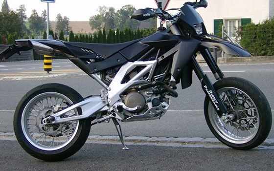 Umgebautes Motorrad Aprilia SXV 550 Supermoto von Direct Performance - Bild 3 Umgebautes Motorrad Aprilia SXV 550 Supermoto von Direct Performance - Bild 3