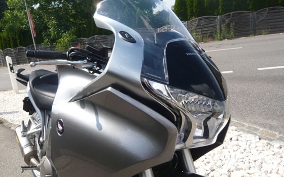 Umgebautes Motorrad Honda VFR 1200 F von Direct Performance - Bild 7 Umgebautes Motorrad Honda VFR 1200 F von Direct Performance - Bild 7