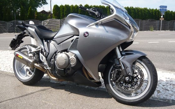 Umgebautes Motorrad Honda VFR 1200 F von Direct Performance - Bild 9 Umgebautes Motorrad Honda VFR 1200 F von Direct Performance - Bild 9