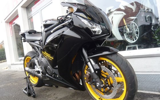 Umgebautes Motorrad Honda CBR1000RR Fireblade von Direct Performance - Bild 4 Umgebautes Motorrad Honda CBR1000RR Fireblade von Direct Performance - Bild 4