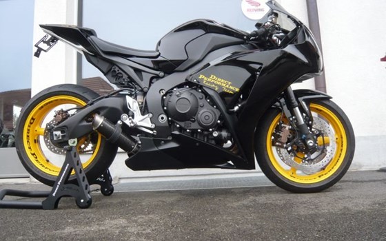 Umgebautes Motorrad Honda CBR1000RR Fireblade von Direct Performance - Bild 5 Umgebautes Motorrad Honda CBR1000RR Fireblade von Direct Performance - Bild 5