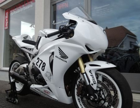 Umgebautes Motorrad Honda CBR1000RR Fireblade von Direct Performance - Bild 2