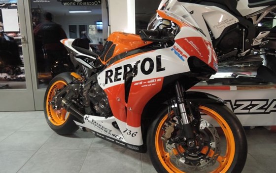 Umgebautes Motorrad Honda CBR1000RR Fireblade von Direct Performance - Bild 1 Umgebautes Motorrad Honda CBR1000RR Fireblade von Direct Performance - Bild 1