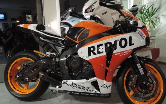 Umgebautes Motorrad Honda CBR1000RR Fireblade von Direct Performance - Bild 2 Umgebautes Motorrad Honda CBR1000RR Fireblade von Direct Performance - Bild 2