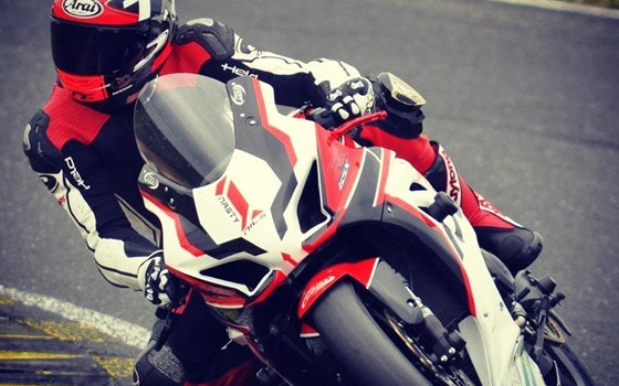 Umgebautes Motorrad Suzuki GSX-R 1000 von Nils - Bild 7 Umgebautes Motorrad Suzuki GSX-R 1000 von Nils - Bild 7