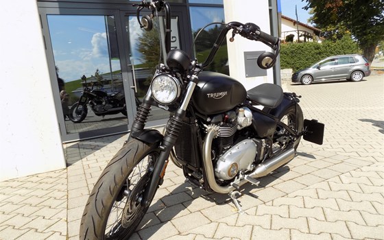 Umgebautes Motorrad Triumph Bonneville Bobber von Zweirad-Center Nuber GmbH - Bild 1 Umgebautes Motorrad Triumph Bonneville Bobber von Zweirad-Center Nuber GmbH - Bild 1