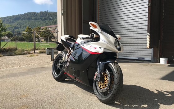 Umgebautes Motorrad MV Agusta F4 1000 RR von Pat-Bikes AG - Bild 1
