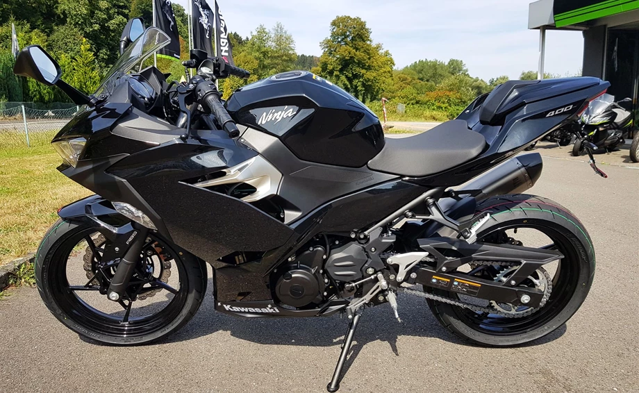 Umbgebautes Motorrad Kawasaki Ninja 400 Bild 2: Umbgebautes Motorrad Kawasaki Ninja 400