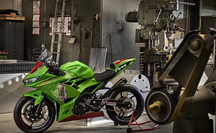 Umbgebautes Motorrad Kawasaki Ninja 400 Bild 2: Umbgebautes Motorrad Kawasaki Ninja 400