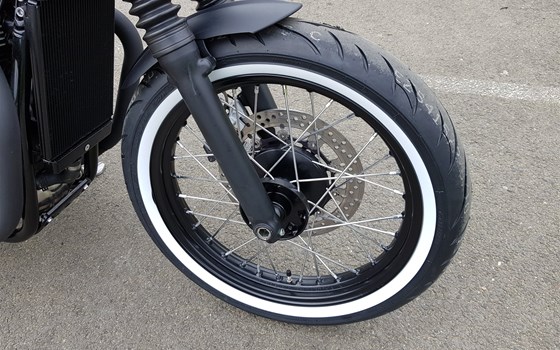 Umgebautes Motorrad Triumph Bonneville Bobber von Motorradhaus Löhmer GmbH - Bild 7 Umgebautes Motorrad Triumph Bonneville Bobber von Motorradhaus Löhmer GmbH - Bild 7