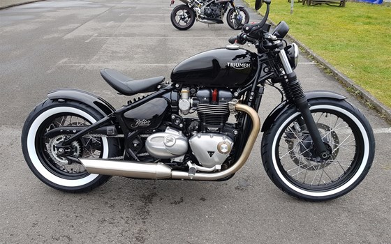 Umgebautes Motorrad Triumph Bonneville Bobber von Motorradhaus Löhmer GmbH - Bild 3 Umgebautes Motorrad Triumph Bonneville Bobber von Motorradhaus Löhmer GmbH - Bild 3