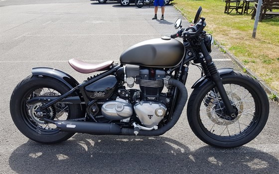 Umgebautes Motorrad Triumph Bonneville Bobber von Motorradhaus Löhmer GmbH - Bild 3 Umgebautes Motorrad Triumph Bonneville Bobber von Motorradhaus Löhmer GmbH - Bild 3