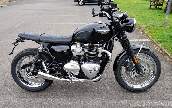 Umgebautes Motorrad Triumph Bonneville T120 von Motorradhaus Löhmer GmbH - Bild 3 Umgebautes Motorrad Triumph Bonneville T120 von Motorradhaus Löhmer GmbH - Bild 3