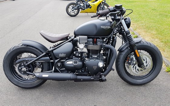 Umgebautes Motorrad Triumph Bonneville Bobber Black von Motorradhaus Löhmer GmbH - Bild 3 Umgebautes Motorrad Triumph Bonneville Bobber Black von Motorradhaus Löhmer GmbH - Bild 3
