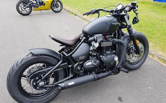 Umgebautes Motorrad Triumph Bonneville Bobber Black von Motorradhaus Löhmer GmbH - Bild 5 Umgebautes Motorrad Triumph Bonneville Bobber Black von Motorradhaus Löhmer GmbH - Bild 5