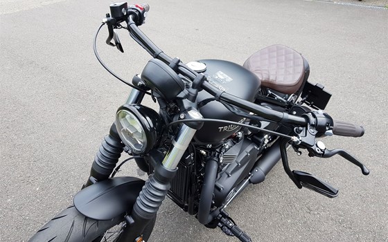 Umgebautes Motorrad Triumph Bonneville Bobber Black von Motorradhaus Löhmer GmbH - Bild 8 Umgebautes Motorrad Triumph Bonneville Bobber Black von Motorradhaus Löhmer GmbH - Bild 8
