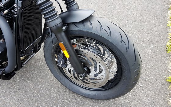 Umgebautes Motorrad Triumph Bonneville Bobber Black von Motorradhaus Löhmer GmbH - Bild 9 Umgebautes Motorrad Triumph Bonneville Bobber Black von Motorradhaus Löhmer GmbH - Bild 9