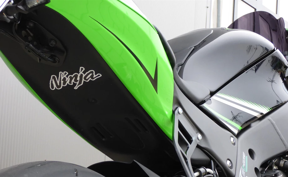 Umbgebautes Motorrad Kawasaki Ninja ZX-10R KRT Bild 5: Umbgebautes Motorrad Kawasaki Ninja ZX-10R KRT