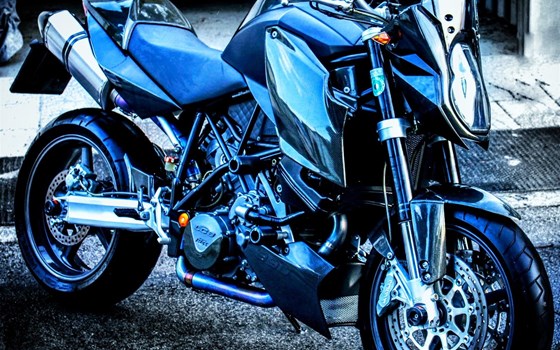 Umgebautes Motorrad KTM 990 Super Duke von Schoenwetterfreund - Bild 1 Umgebautes Motorrad KTM 990 Super Duke von Schoenwetterfreund - Bild 1