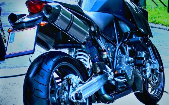 Umgebautes Motorrad KTM 990 Super Duke von Schoenwetterfreund - Bild 5 Umgebautes Motorrad KTM 990 Super Duke von Schoenwetterfreund - Bild 5
