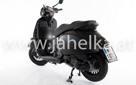 Umgebautes Motorrad Vespa GTS 300 Super Notte von Jahelka Zweirad GmbH - Bild 11 Umgebautes Motorrad Vespa GTS 300 Super Notte von Jahelka Zweirad GmbH - Bild 11