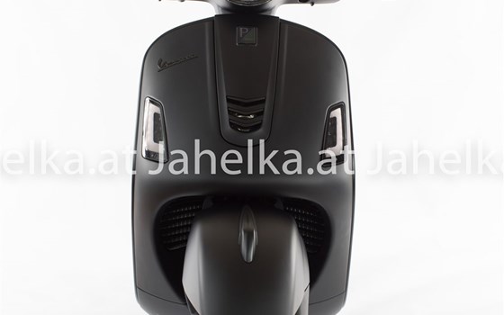 Umgebautes Motorrad Vespa GTS 300 Super Notte von Jahelka Zweirad GmbH - Bild 9 Umgebautes Motorrad Vespa GTS 300 Super Notte von Jahelka Zweirad GmbH - Bild 9