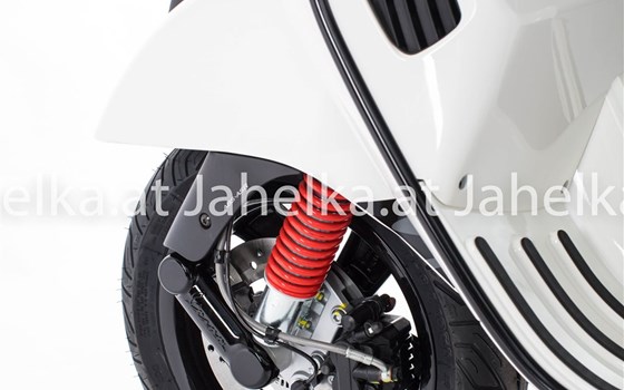 Umgebautes Motorrad Vespa GTS 300 i.e. Super von Jahelka Zweirad GmbH - Bild 8 Umgebautes Motorrad Vespa GTS 300 i.e. Super von Jahelka Zweirad GmbH - Bild 8
