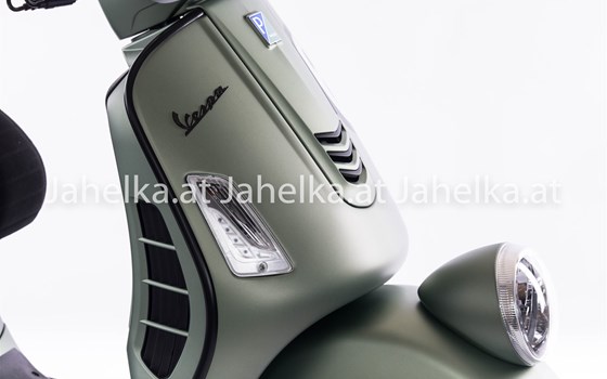 Umgebautes Motorrad Vespa GTV 300 Special Edition Sei Giorni Euro4 von Jahelka Zweirad GmbH - Bild 1 Umgebautes Motorrad Vespa GTV 300 Special Edition Sei Giorni Euro4 von Jahelka Zweirad GmbH - Bild 1