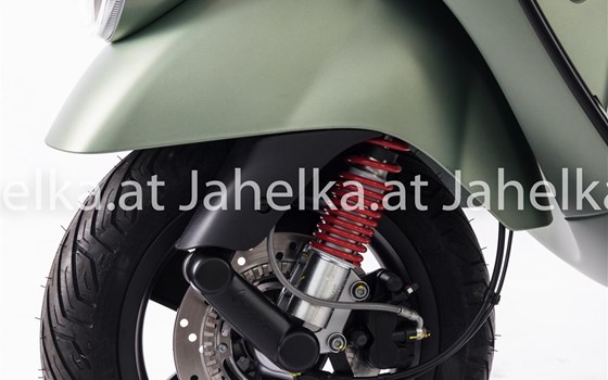 Umgebautes Motorrad Vespa GTV 300 Special Edition Sei Giorni Euro4 von Jahelka Zweirad GmbH - Bild 12 Umgebautes Motorrad Vespa GTV 300 Special Edition Sei Giorni Euro4 von Jahelka Zweirad GmbH - Bild 12