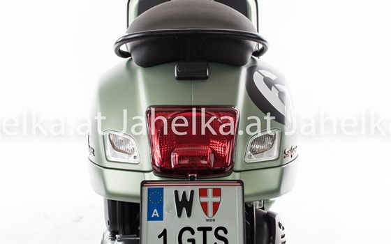 Umgebautes Motorrad Vespa GTV 300 Special Edition Sei Giorni Euro4 von Jahelka Zweirad GmbH - Bild 20 Umgebautes Motorrad Vespa GTV 300 Special Edition Sei Giorni Euro4 von Jahelka Zweirad GmbH - Bild 20