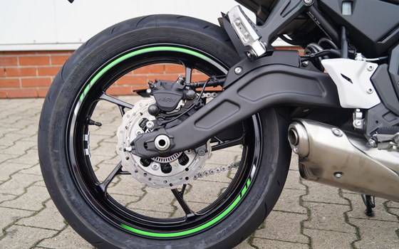 Umgebautes Motorrad Kawasaki Ninja 650 KRT von Rolf Berentelg GmbH & Co.KG - Bild 3 Umgebautes Motorrad Kawasaki Ninja 650 KRT von Rolf Berentelg GmbH & Co.KG - Bild 3