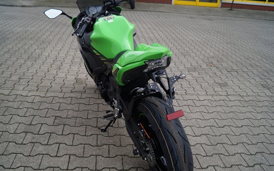 Umgebautes Motorrad Kawasaki Ninja 650 KRT von Rolf Berentelg GmbH & Co.KG - Bild 6 Umgebautes Motorrad Kawasaki Ninja 650 KRT von Rolf Berentelg GmbH & Co.KG - Bild 6