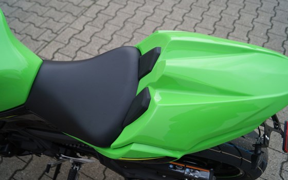 Umgebautes Motorrad Kawasaki Ninja 650 KRT von Rolf Berentelg GmbH & Co.KG - Bild 7 Umgebautes Motorrad Kawasaki Ninja 650 KRT von Rolf Berentelg GmbH & Co.KG - Bild 7
