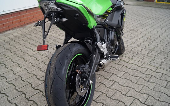 Umgebautes Motorrad Kawasaki Ninja 650 KRT von Rolf Berentelg GmbH & Co.KG - Bild 4 Umgebautes Motorrad Kawasaki Ninja 650 KRT von Rolf Berentelg GmbH & Co.KG - Bild 4