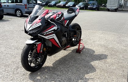 Honda CBR1000RR Fireblade Custom Bike Honda CBR1000RR Fireblade Custom Bike