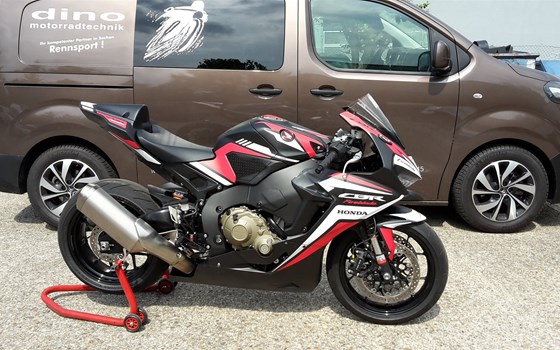 Umgebautes Motorrad Honda CBR1000RR Fireblade von Dino - Motorradtechnik - Bild 3 Umgebautes Motorrad Honda CBR1000RR Fireblade von Dino - Motorradtechnik - Bild 3